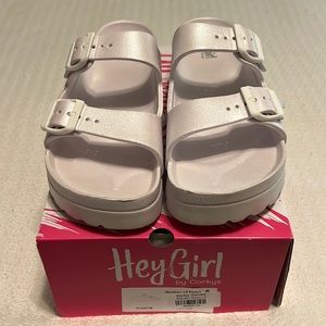 Hey Girl Floatie sandal in mother of pearl